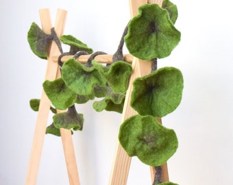 Green Flower Garland / Made from Wool Felt 1.7m 170cm