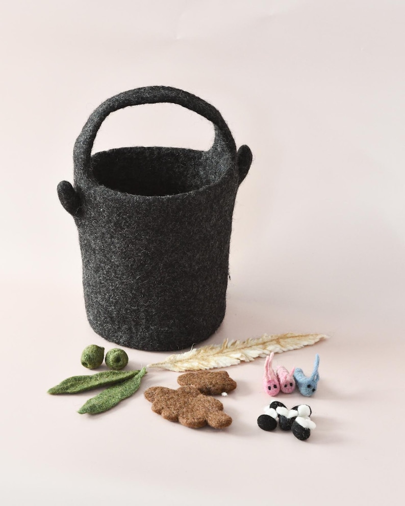 Felt Wombat Stew Billy Can and Small Parts Play Set | Sensory Enhancement | Reading Enhancement Aids | Australian Bookish Toy | Wombat Stew image 1