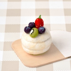 Felt Pavlova Meringue Dessert | Felt Play Food | Felt Dessert for Pretend Play Shop