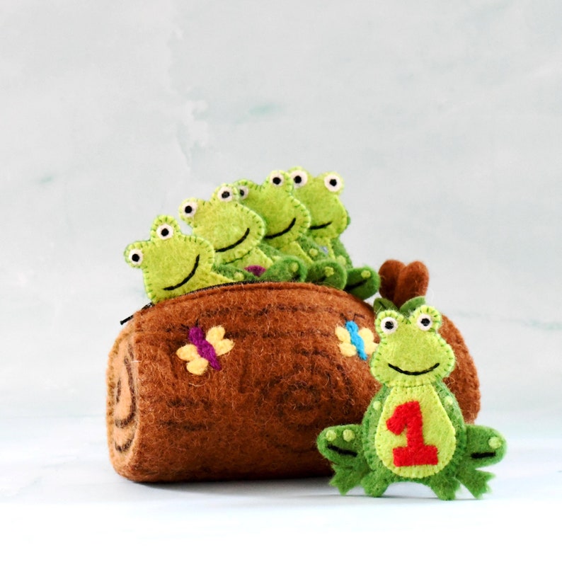 5 Little Speckled Frogs with Log Bag Finger Puppet Set image 1