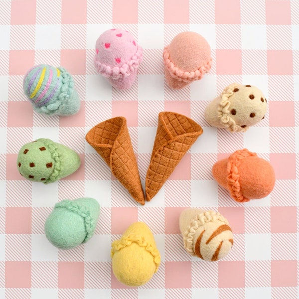 Felt Ice Cream Set - Waffle Cones and 9 Ice Cream Scoops - Chocolate, Vanilla, Strawberry, Choc Mint Ice Creams - Interactive Pretend Play