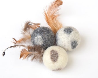 Feather Cat Balls with Dots - Set of 3