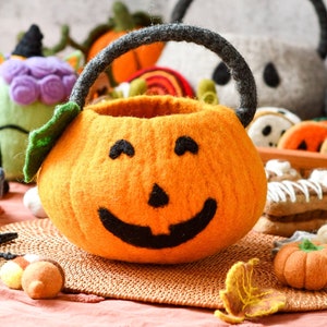 Felt Jack O&#39; Lantern Pumpkin Bag for Trick or Treat | Felt Treat-Or-Treat Halloween Bag