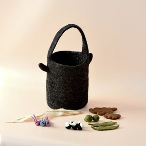 Felt "Wombat Stew" Billy Can and Small Parts Play Set