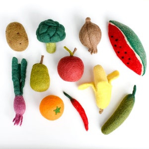Felt Vegetables and Fruits / Broccoli, Watermelon, Chilli, Banana, Pear, Apple