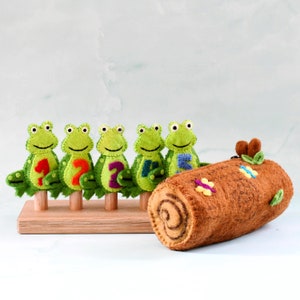 5 Little Speckled Frogs with Log Bag Finger Puppet Set image 4