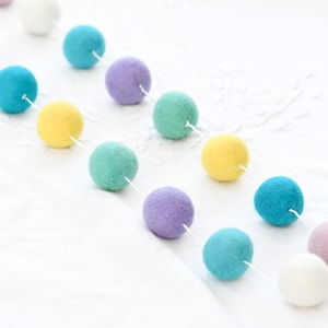Pastelkleurige pompon vilten bolslinger | Pastelkleurige vilten ballenslinger van 3 m (58 bollen)