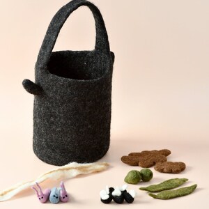 Felt "Wombat Stew" Billy Can and Small Parts Play Set