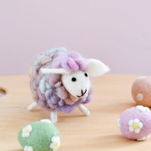 Vilt pastel schapenspeelgoed, vilt naaldvilt schaap, vilt roze paars pastelkleuren schapen