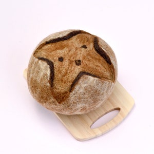 Felt Sourdough Bread / Sourdough Bread Bun for Pretend Play / Felt Bread Play Food