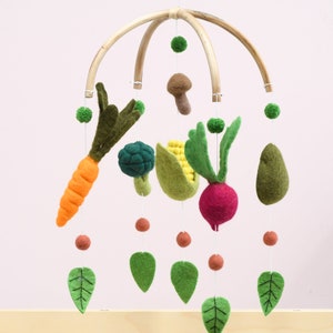 Felt Vegetables Baby Cot Crib Mobile / Carrot, Corn, Avocado, Broccoli Mobile Hanging / Eat the Rainbow Colourful Baby Mobile