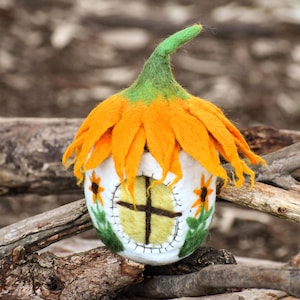 Sonnenblumen Feenhaus / Feen- und Zwergenhäuser aus Wollfilz / Waldorf inspiriert
