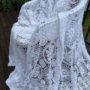 Vintage tablecloth Old tablecloth Shabby chic tablecloth Handmade tablecloth White tablecloth Crochet tablecloth Wedding tablecloth