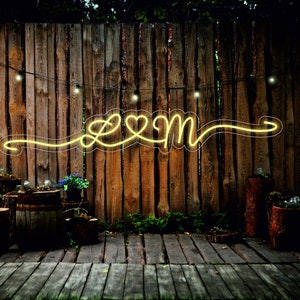 Iniciales de boda personalizadas con corazón, fondo para ceremonia de matrimonio: letrero de neón iluminado
