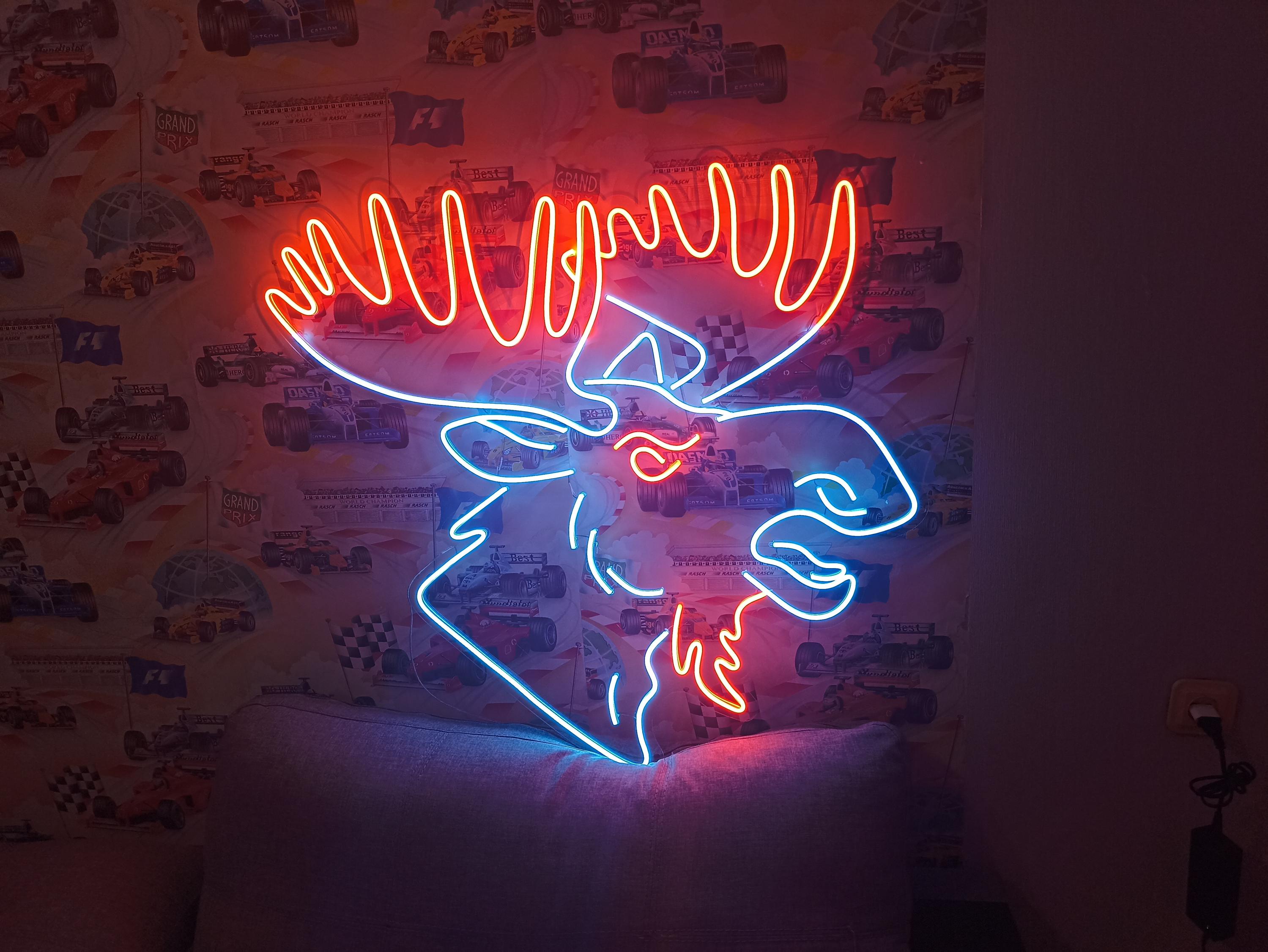 Moose Neon Sign – Dimmable LED Wall Art – Beer Bar Man Cave Decor – USB Powered – 43x32 Cm – Flexible Silicone Strip – Hanging Chain Included