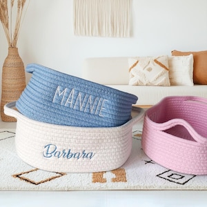 Personalisierter handgemachter Korb • Baby Geschenk • Baby-Dusche-Geschenk • Baby Korb • I-Cord Stricken Handwerk • Spielzeug Organisator • Name Baumwoll Seil Korb