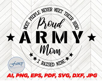 Op de afbeelding: Zwart-wit grafisch ontwerp met de tekst "De meeste mensen ontmoeten hun held nooit. Trots Army-mama. Ik heb hem grootgebracht." Het ontwerp bevat een cirkel met sterren en het woord "Army" in grote letters.