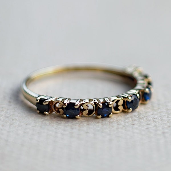 Vintage 9ct yellow gold half eternity ring with Sapphires - EU Size 16,5