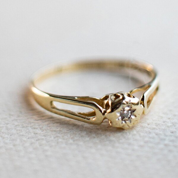 Bague solitaire vintage en or jaune 9 carats avec un diamant - Taille UE 16,75