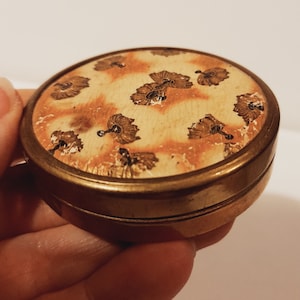 Vintage Coty powder compact collectable