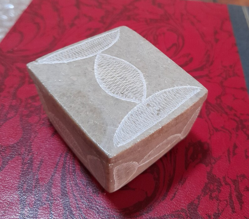 Vintage soap stone box with white leaf detail collectible image 7