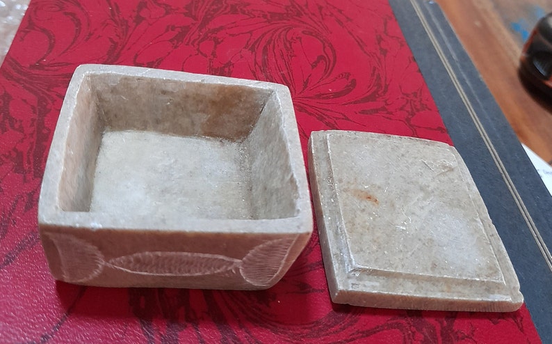 Vintage soap stone box with white leaf detail collectible image 3