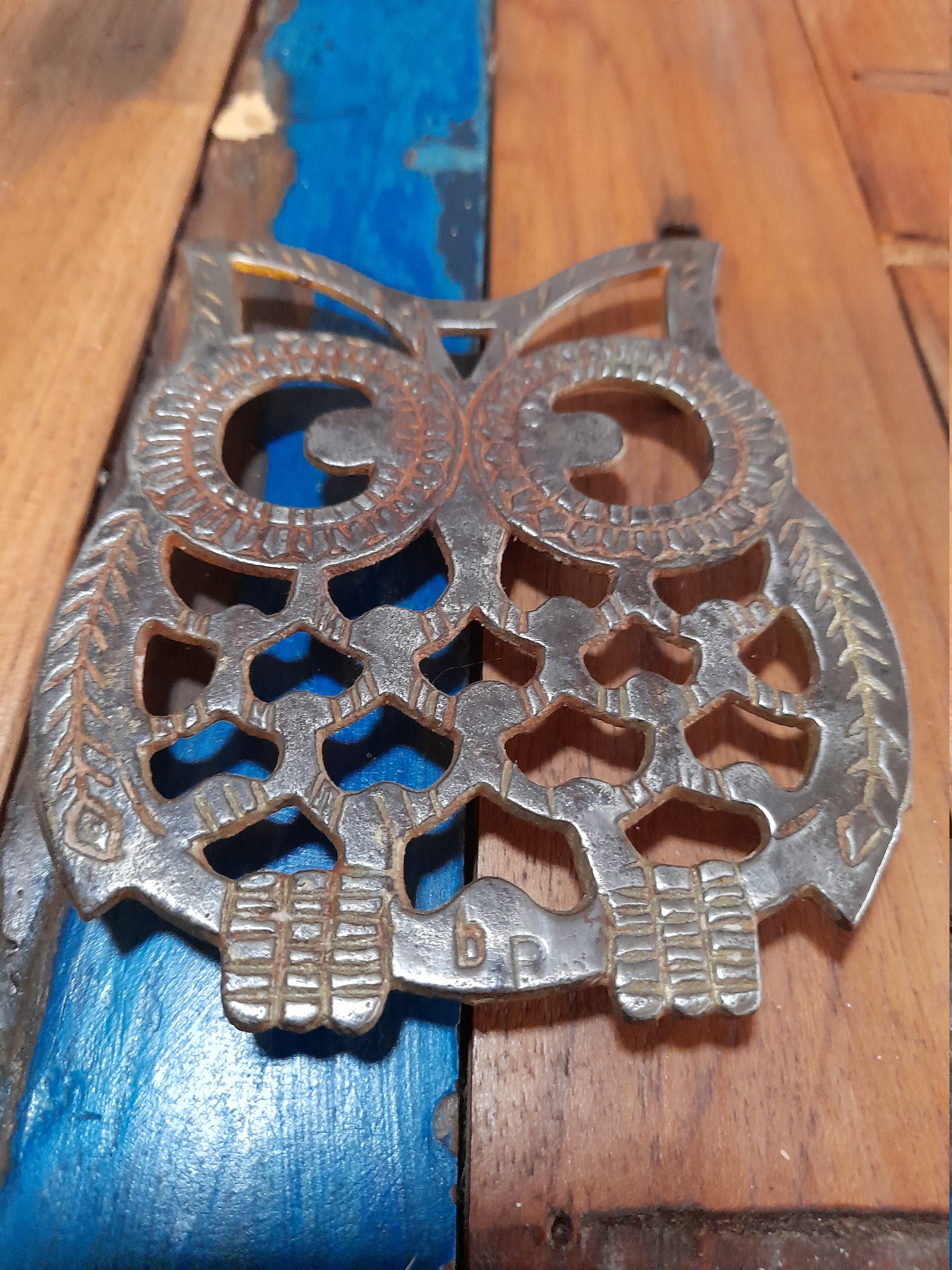 Vintage Petit Rustique Français Hibou Trivet, Ustensiles de Cuisine Campagne