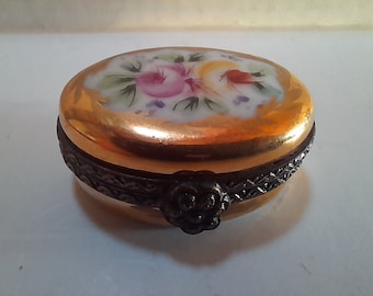 Beautiful Limoges France pill box, handpainted with gold and floral design, collectable