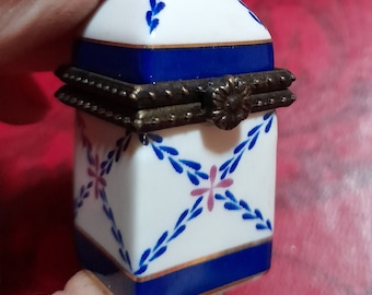 Vintage porcelain collectable pillbox by Porcelain Art