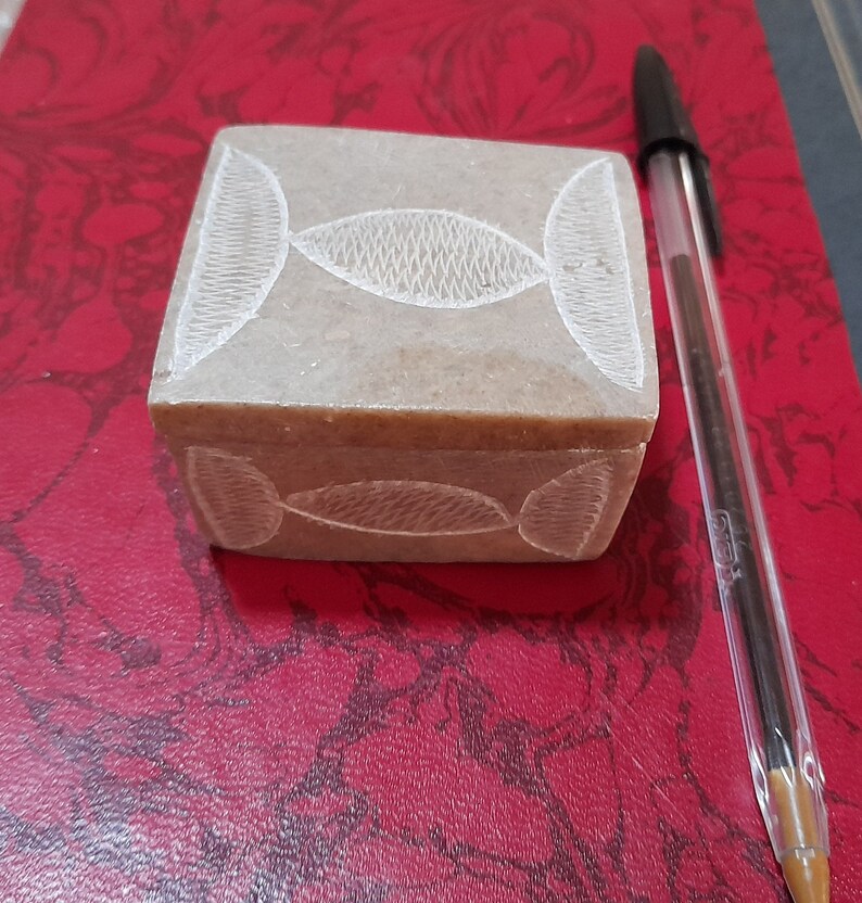 Vintage soap stone box with white leaf detail collectible image 6