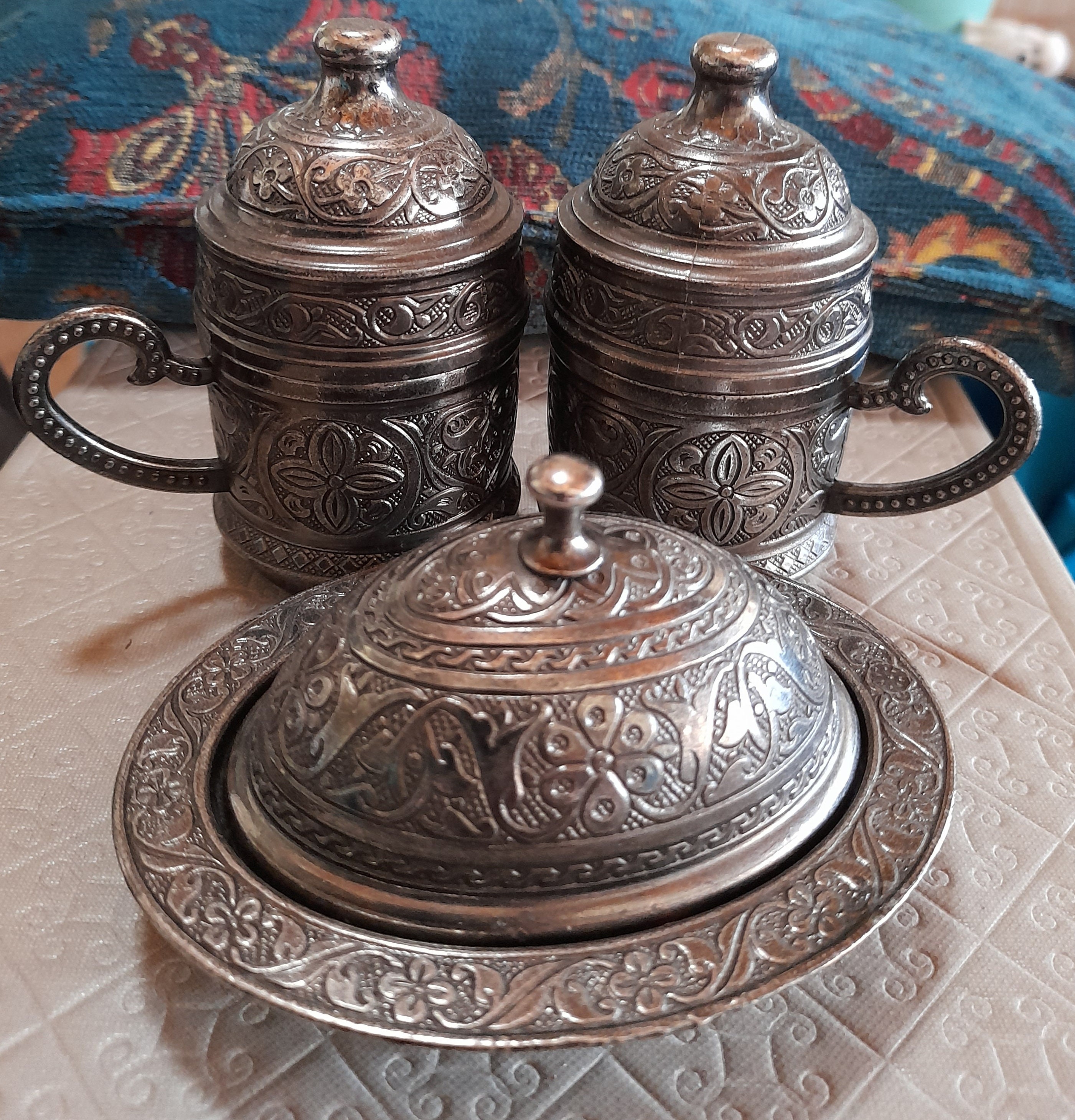 Merveilleux Set de Café Vintage Turc, Deux Tasses et Plat Sucré