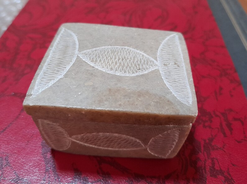 Vintage soap stone box with white leaf detail collectible image 1