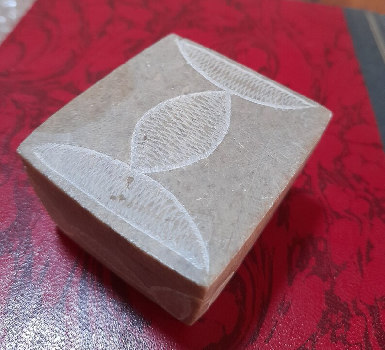 Vintage soap stone box with white leaf detail collectible image 2