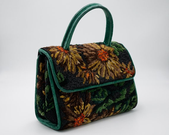 Green vintage bag with embossed embroidery