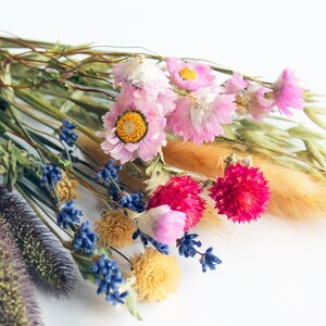 How to Style & Arrange Dried Flowers