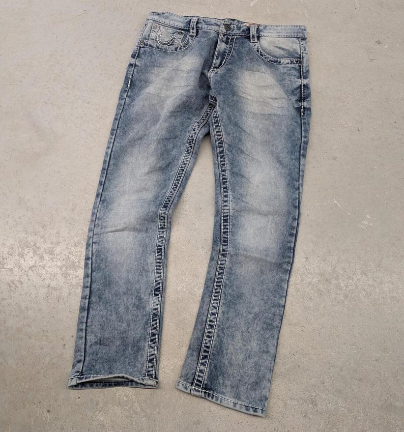 Jeans True Religion de corte cónico, de mezclilla azul lavada, estilo años 20 imagen 3