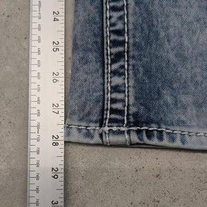 Jeans True Religion de corte cónico, de mezclilla azul lavada, estilo años 20 imagen 4