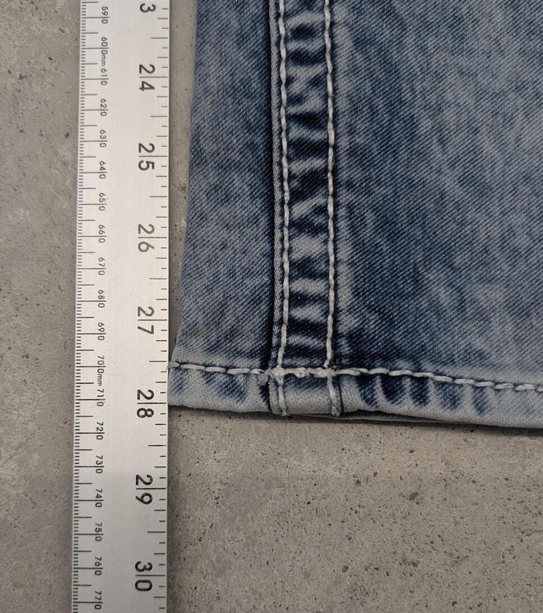 Jeans True Religion de corte cónico, de mezclilla azul lavada, estilo años 20 imagen 4