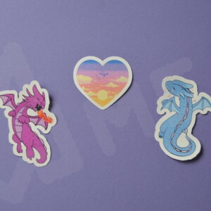 Pegatinas de dragones para San Valentín - Dragon stickers for Valentine's Day - pegatina atardecer ilustracion digital - pack de 3 pegatinas