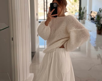 Handgestrickter flauschiger Mohair-Pullover mit Blasenärmeln, weißer Brautpullover aus Wolle, gestrickt, Hochzeit, Braut-Achselzucken, klobiger, übergroßer Hochzeitspullover