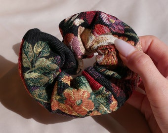 floral jacquard scrunchie