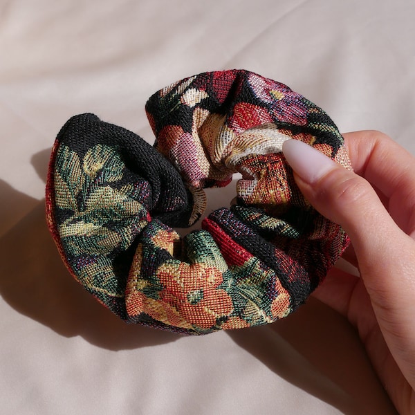 floral jacquard scrunchie