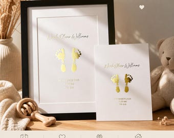Arte con huellas de manos de bebé en lámina de oro: un recuerdo personalizado para la habitación del bebé.