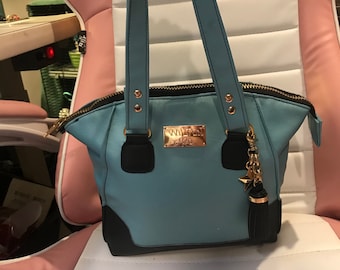 Winged gusset satchel handbag blue vinyl