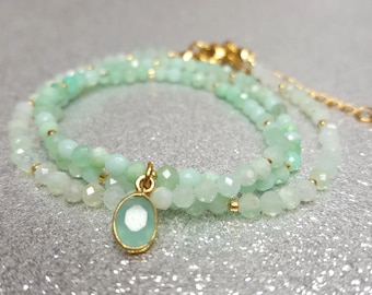 Halskette (Länge 46 cm + 5 cm) in mintgrüner Farbe, aus facettierten Chrysopras-Steinen (3 mm) mit einem grünen Chalcedon-Stein-Anhängerin.