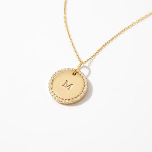 Colar de disco de diamante gravável em ouro maciço 14K | Colares personalizados | Colar de disco personalizado 14k para iniciais, datas, coordenadas