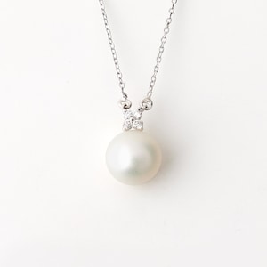 Diamond Pearl Necklace in 14K Solid Gold