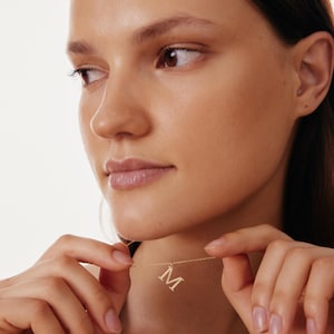 Colar com iniciais pequenas em ouro maciço 10K e 14K | Iniciais fofas para mulheres | Colar com letras | Berloques com letras em ouro 14K e 10K - A a Z, todas as letras