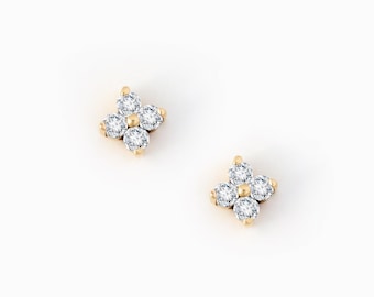 14k Solid Gold Diamond Flower Earrings: VS2 Clarity Studs