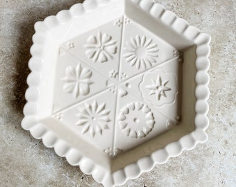 Traditional shortbread baking dish